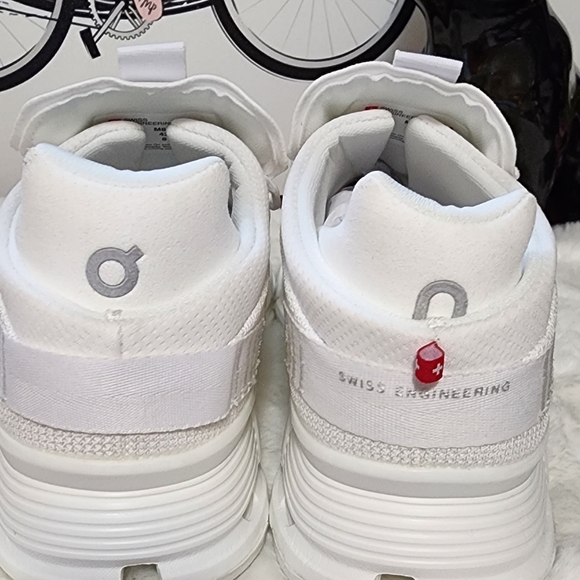 New On Cloud Sneakers - Picture 4 of 9